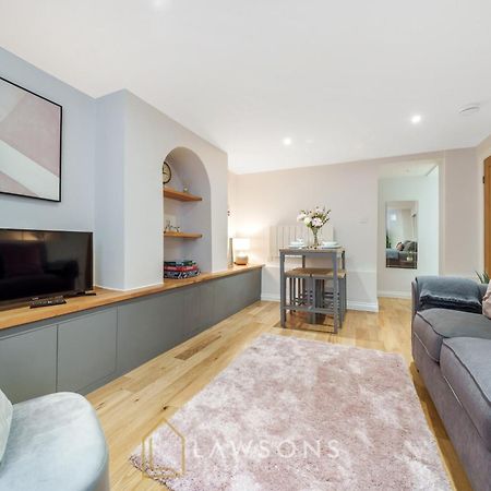Modern Living By Lawsons With Free Parking Windsor Eksteriør billede